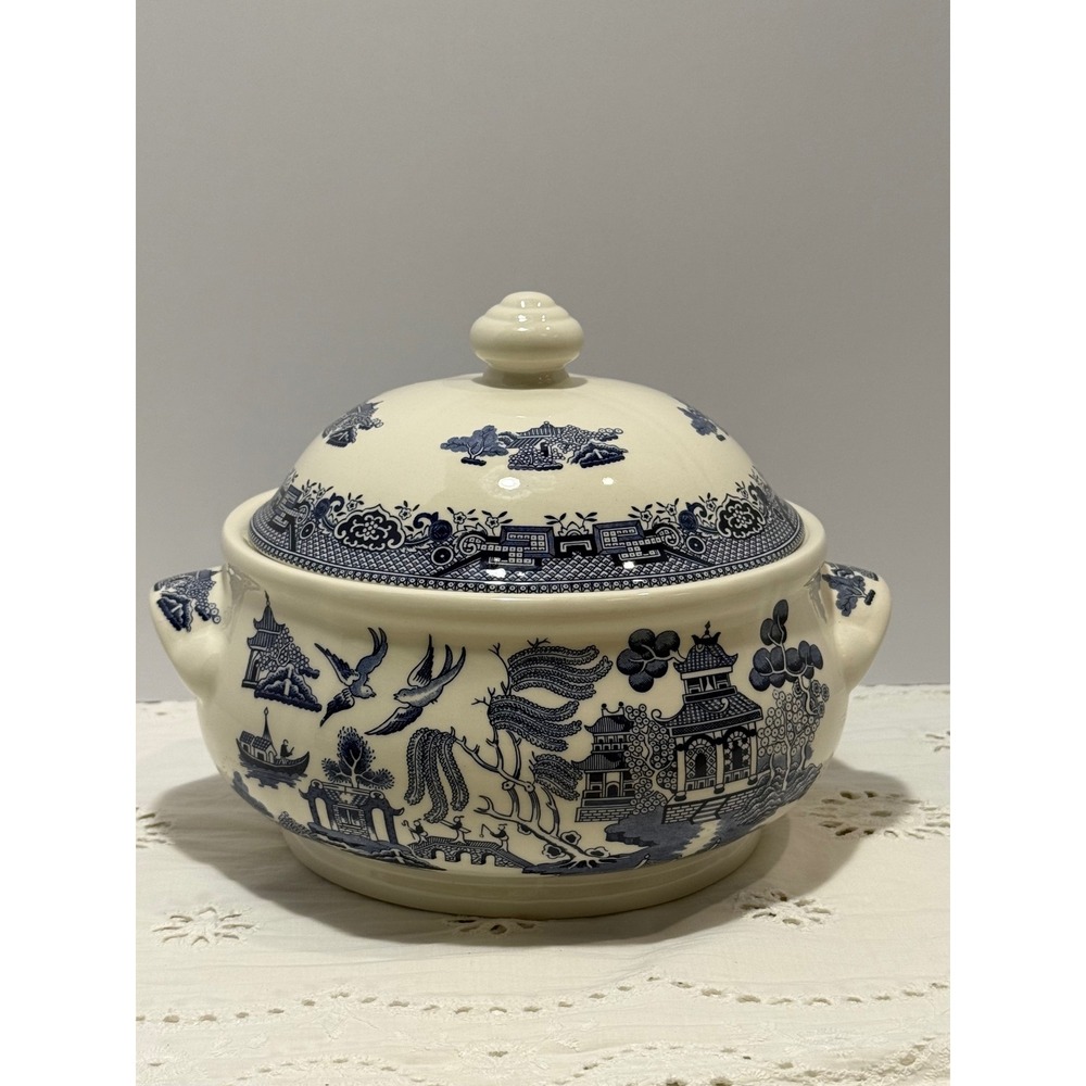 Churchill Blue Willow Covered Casserole Dish Staffordshire England Blue White